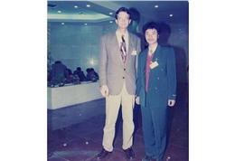 1994與國(guó)外朋友交流食用菌技術(shù)(縮略圖)-億昌菌業(yè)