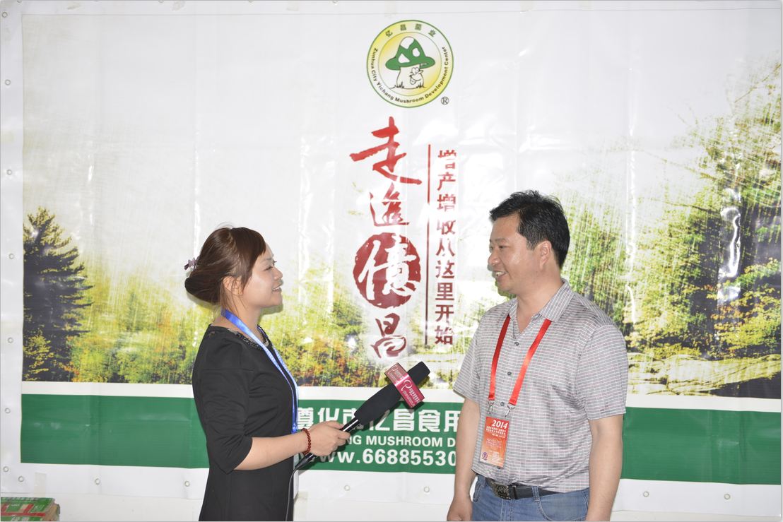 2014.05.11鄭州會(huì)議期間：中國(guó)食用菌商務(wù)網(wǎng)記著采訪億昌菌業(yè)張東平-億昌菌業(yè)